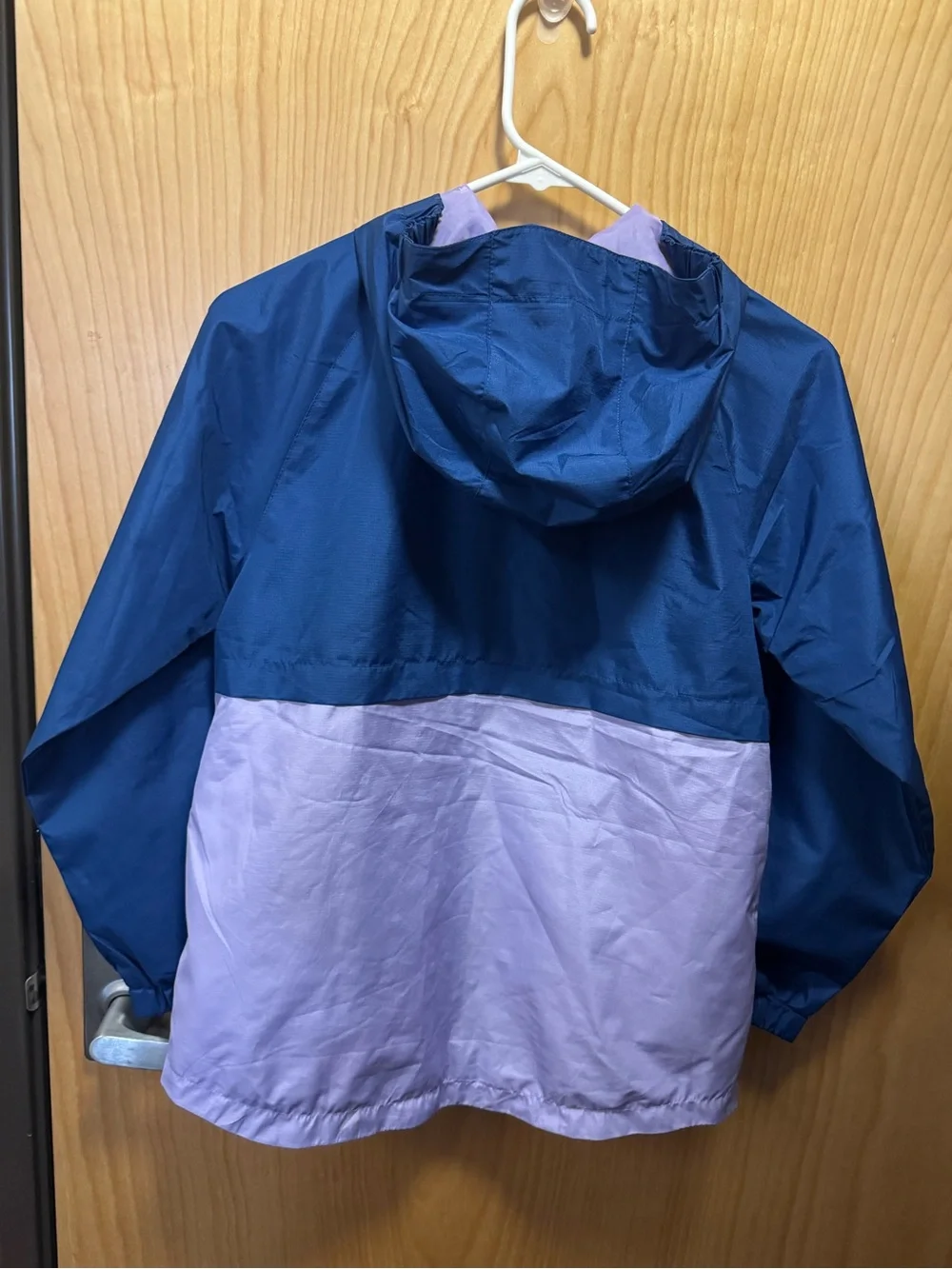 NWOT Kids Eddie Bauer two toned windbreaker. Full zip, size kids Medium.